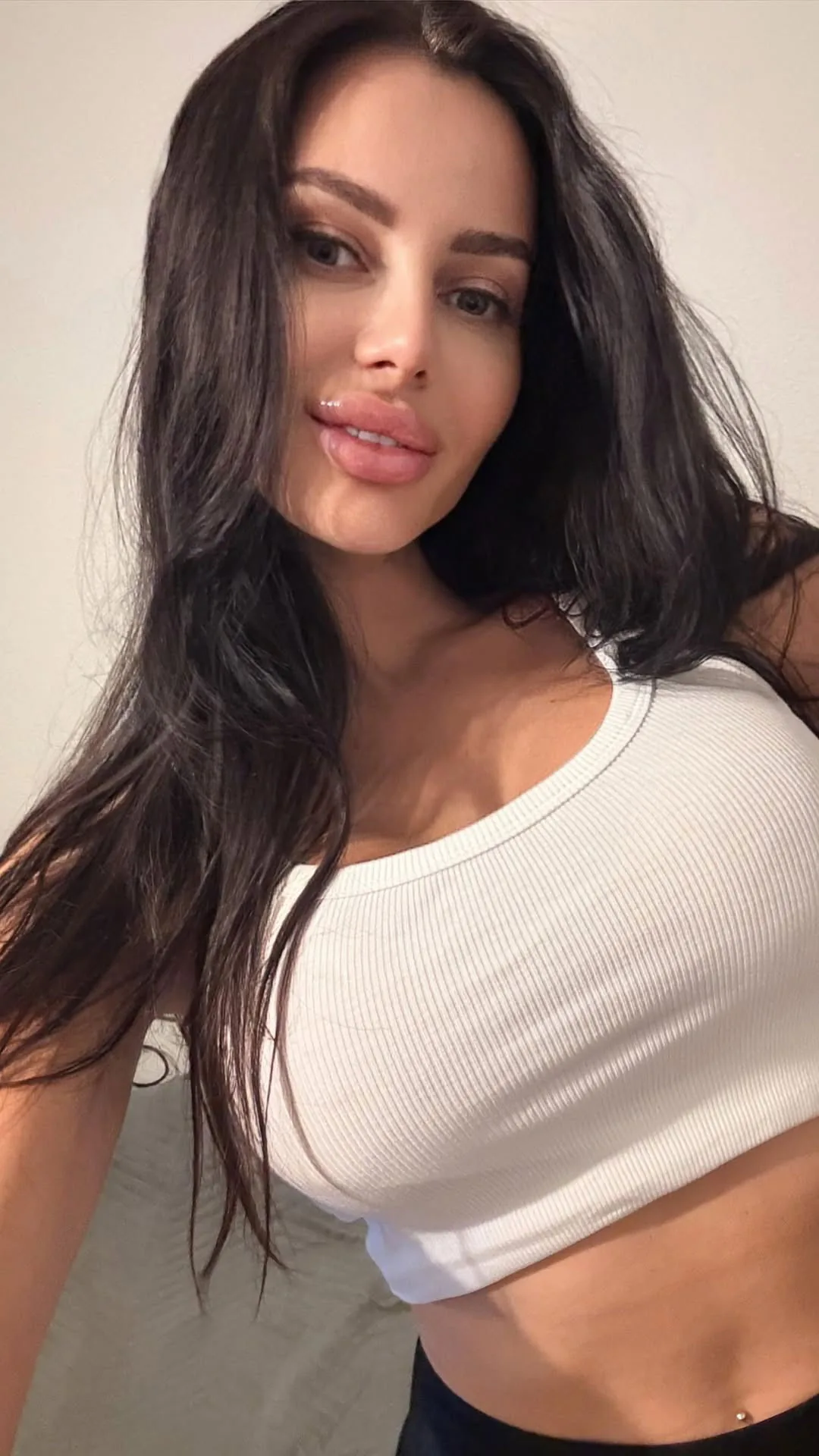 Benedetta escort Reading